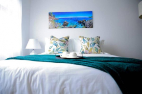 Stunning 1-bedroom self check-in condo with pool
